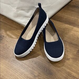 Vionic Uptown Skimmer Knit Shoe / Navy Knit Slip-On Flats